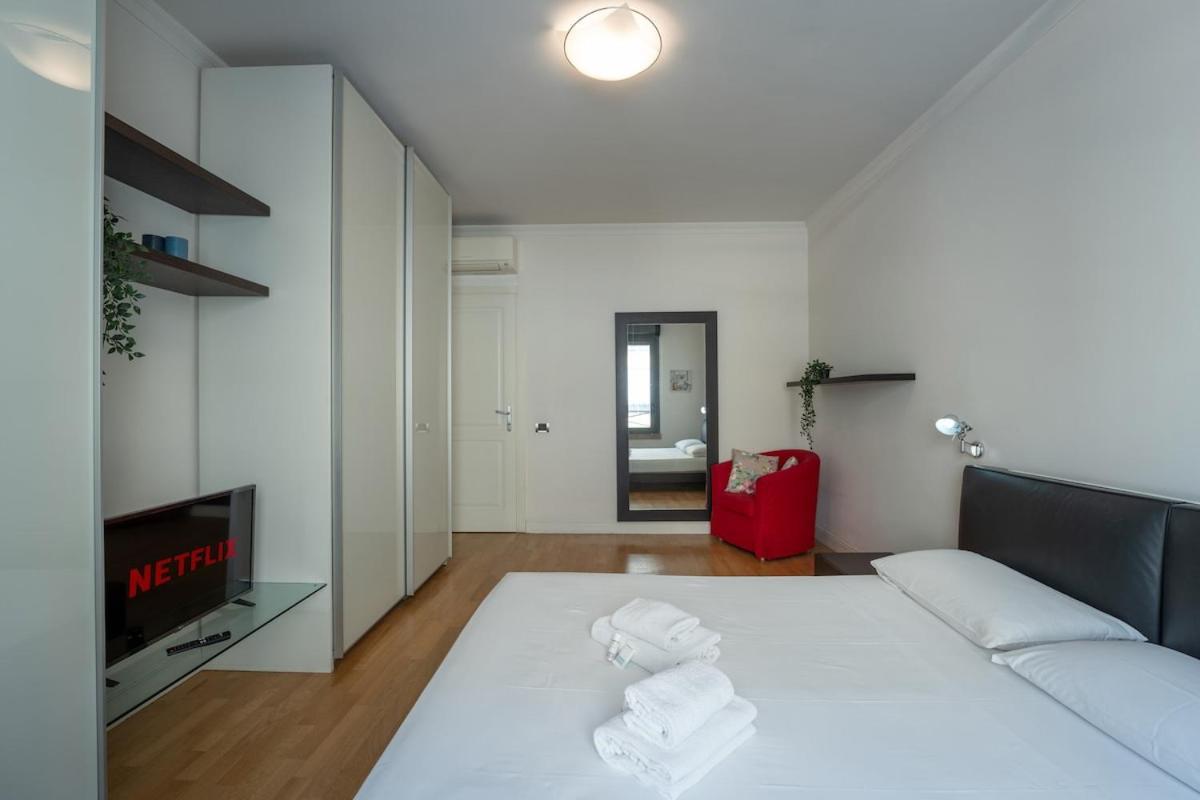 2 Minutes From The Station Charming Apartment