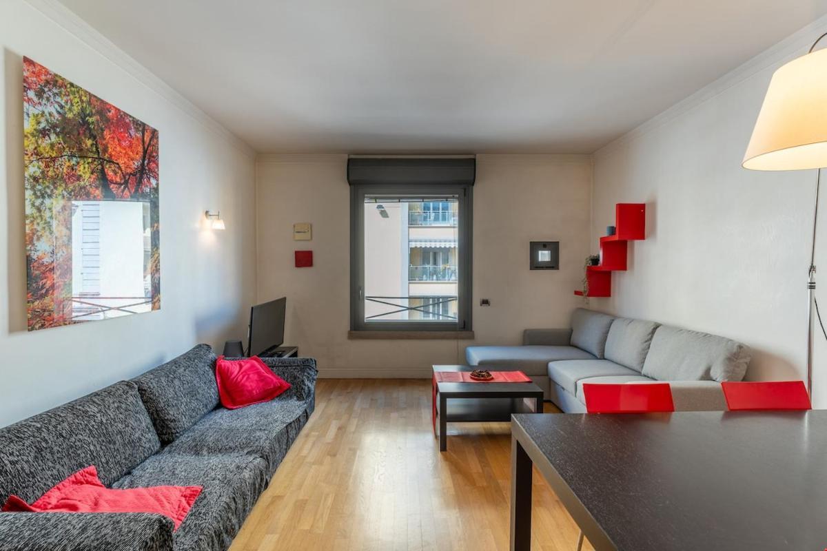 2 Minutes From The Station Charming Apartment